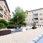 Le Montmorency - Free Parking - Airbus - Netflix